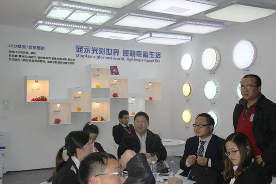 照明展厅.jpg