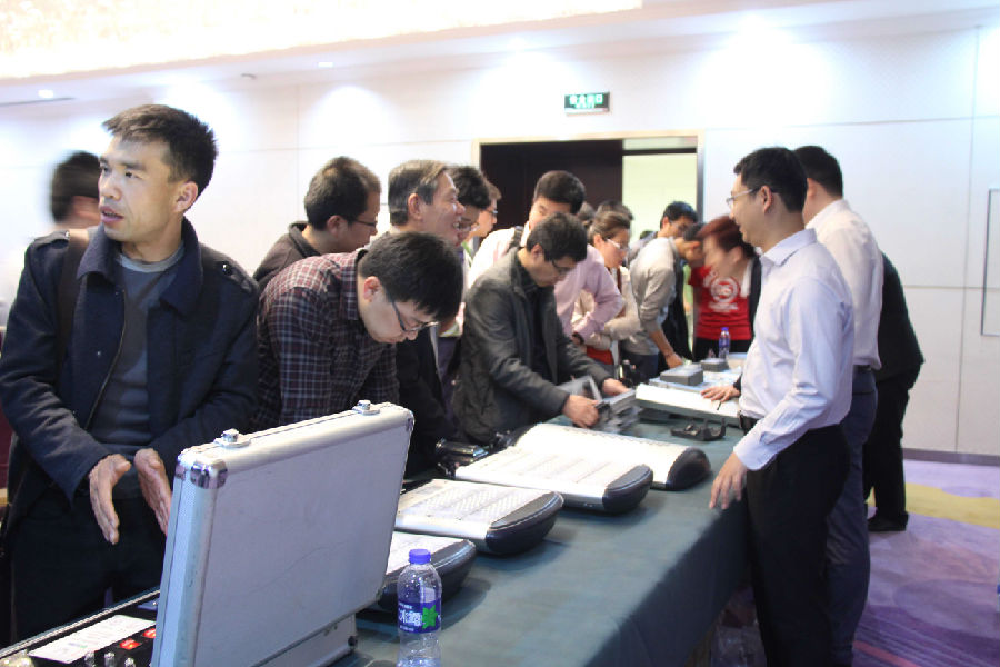 Z6官网科技呼和浩特招商会展区旁观样品.JPG Z6官网科技呼和浩特招商会展区旁观样品.JPG