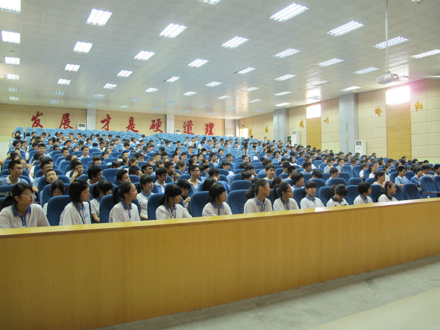 红岭中学.jpg 红岭中学.jpg