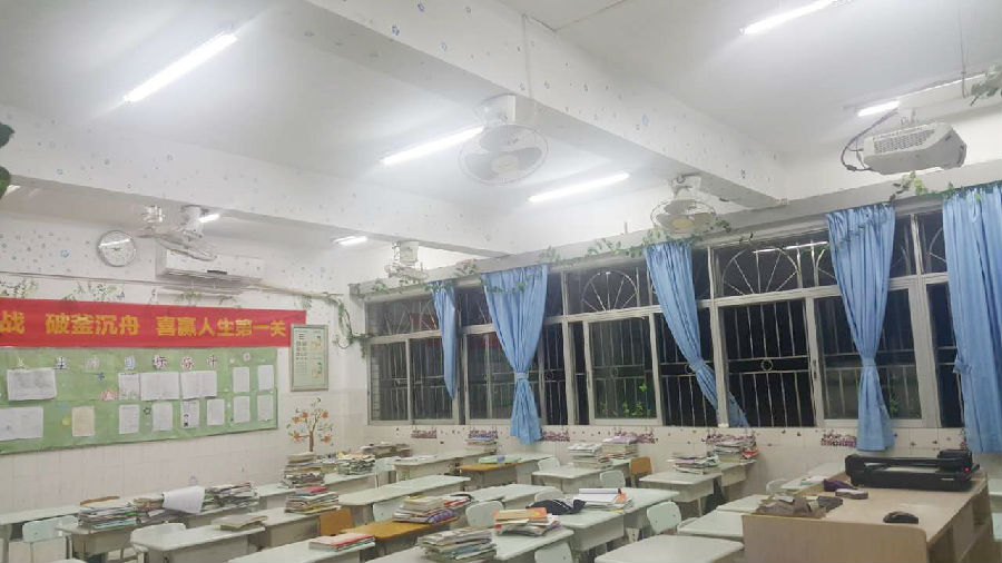 莲花中学老师.jpg 莲花中学老师.jpg